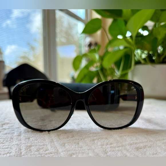 GUCCI - GG0849SK BLACK/GREEN WOMENS SUNGLASSES - Picture 3 of 5